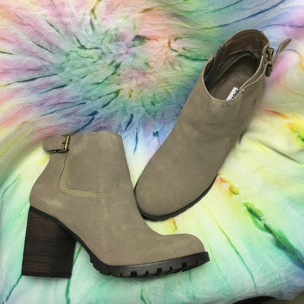 Tan Steve Madden Lacey Booties. Sz 9.